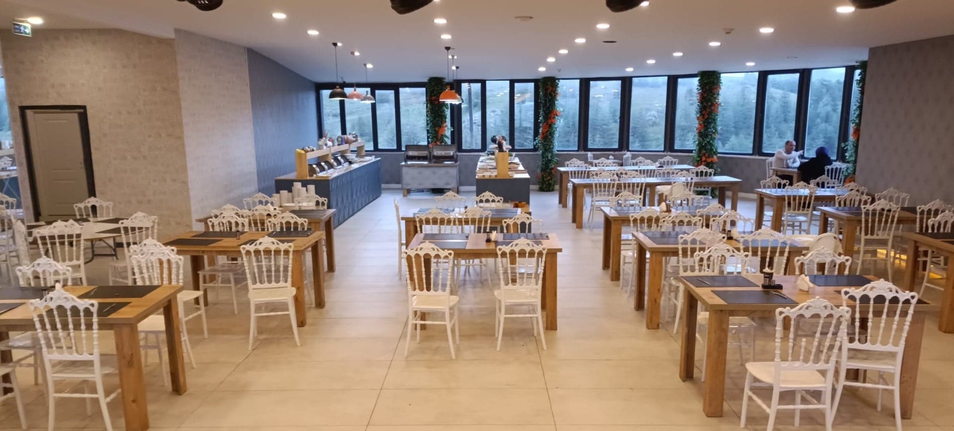 Efe Termal restoranında büfe tezgâhı