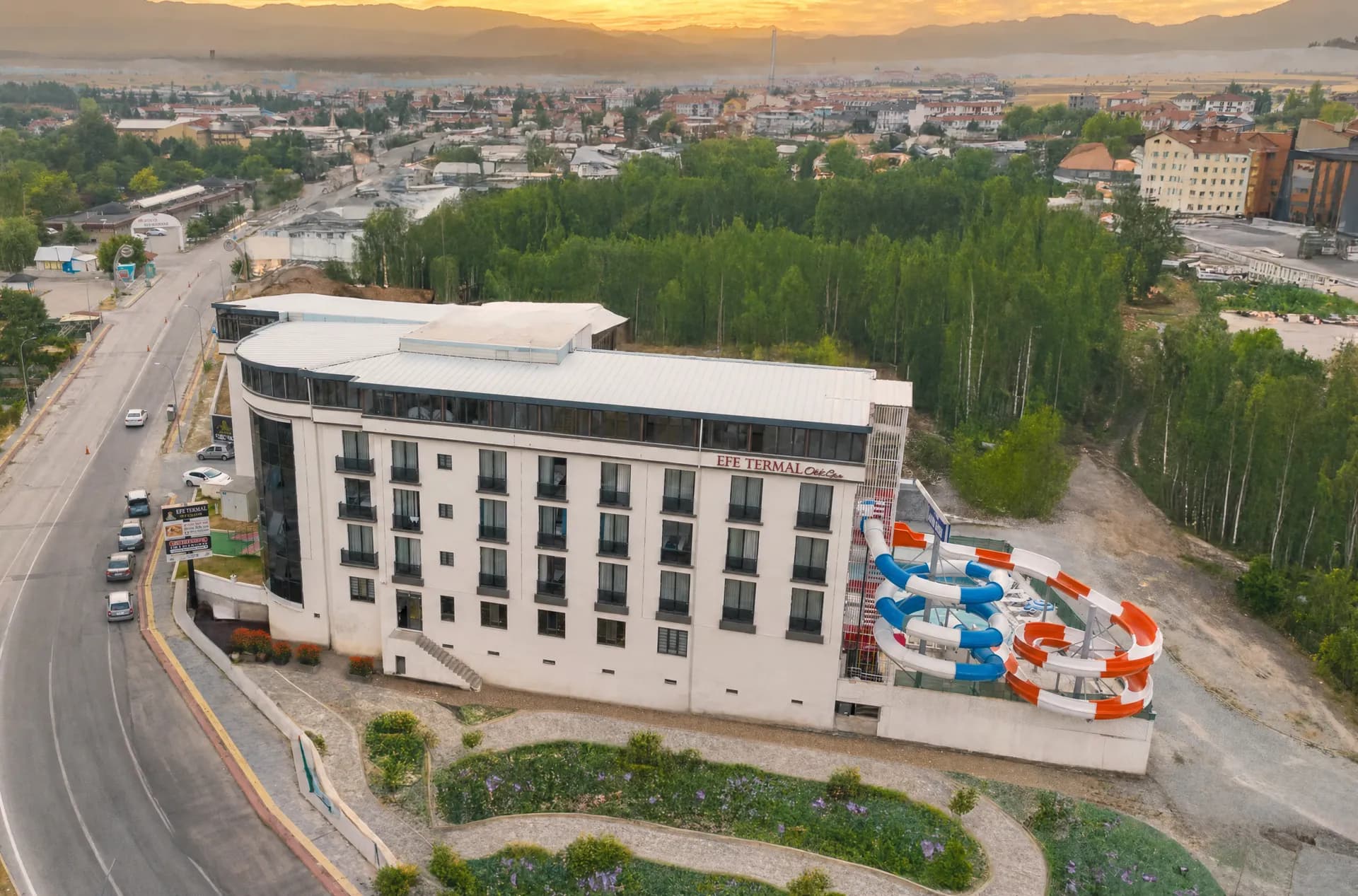 Efe Termal Otel dış görünüm gün batımı