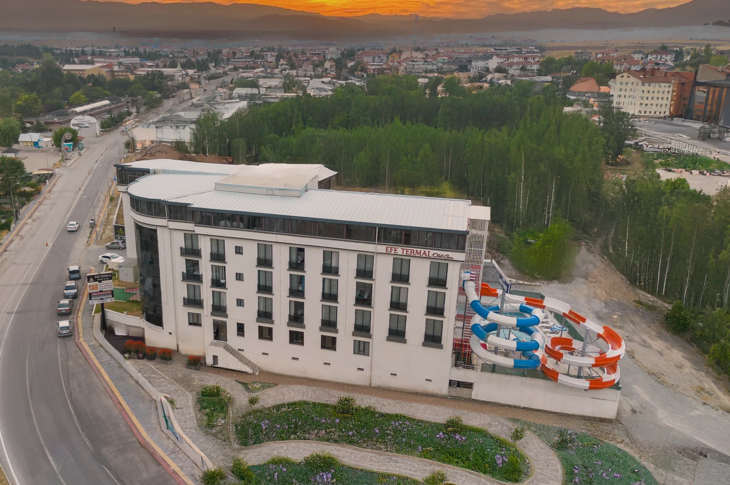 Efe Termal Otel dış görünüm gün batımı