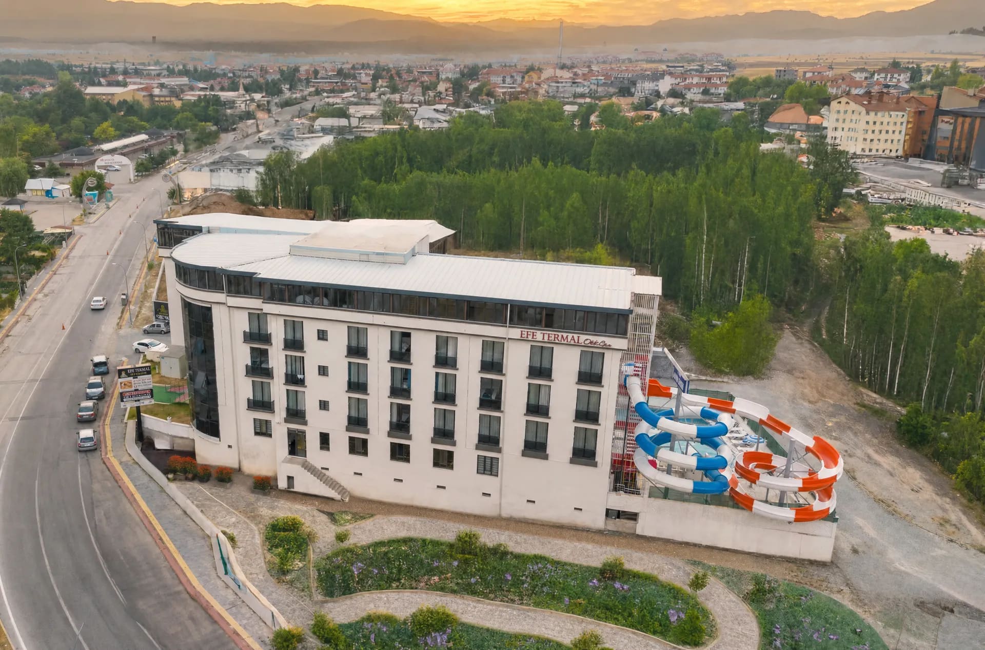 Efe Termal Otel dış görünüm gün batımı